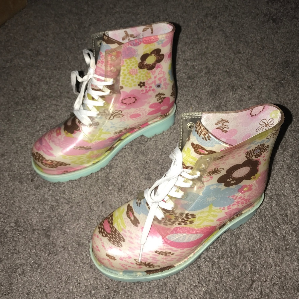 Lace up floral print rain boots
